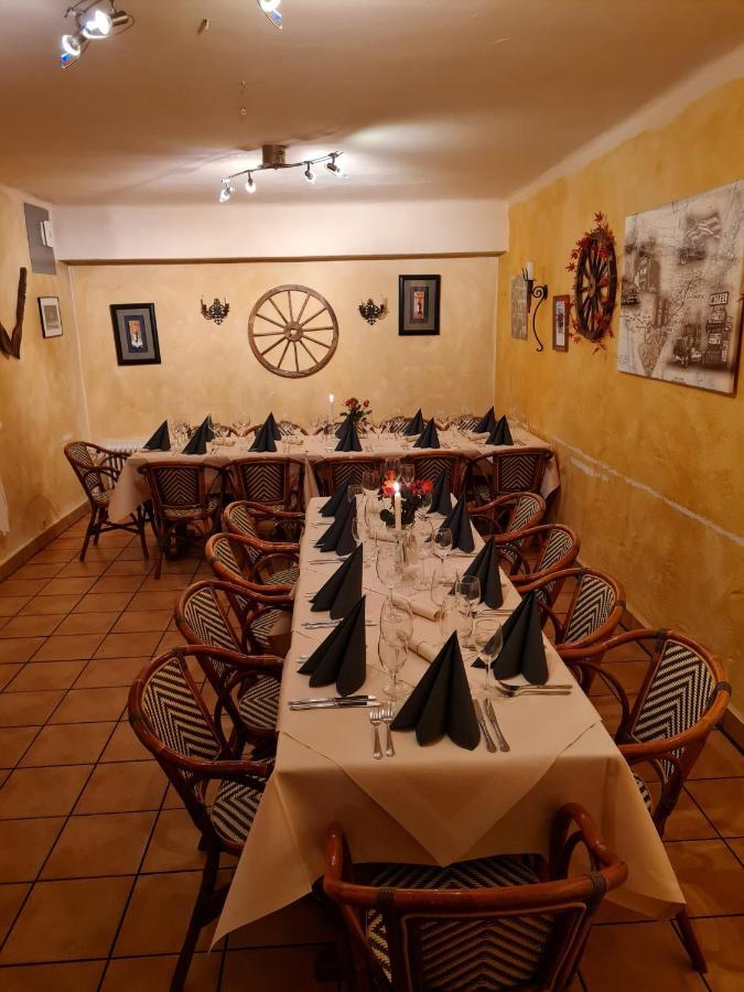 Hotel Restaurant Zur Hexe Überherrn Εξωτερικό φωτογραφία