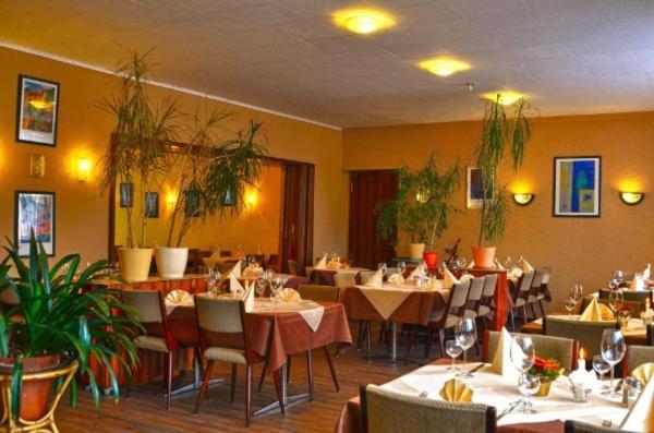 Hotel Restaurant Zur Hexe Überherrn Εξωτερικό φωτογραφία